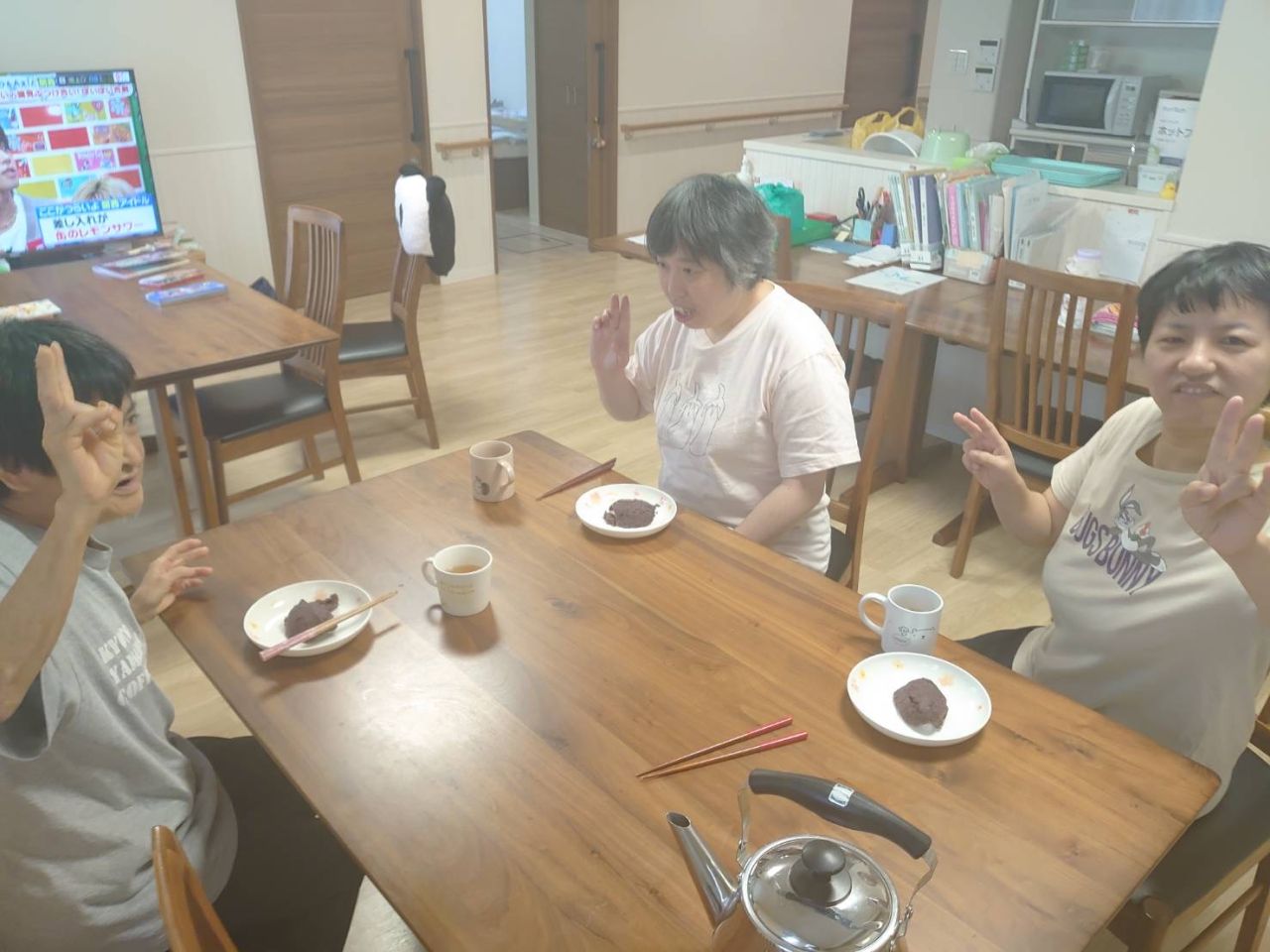 昼食にみんなで焼きそばを作って食べました。
